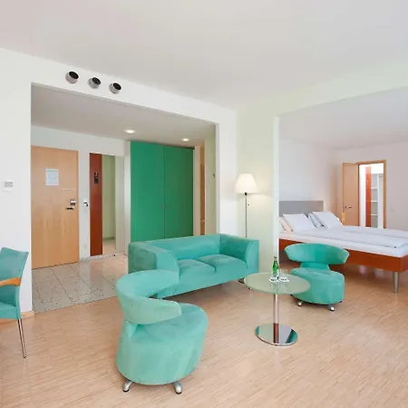 Four Munich Neue Messe Szálloda 4*